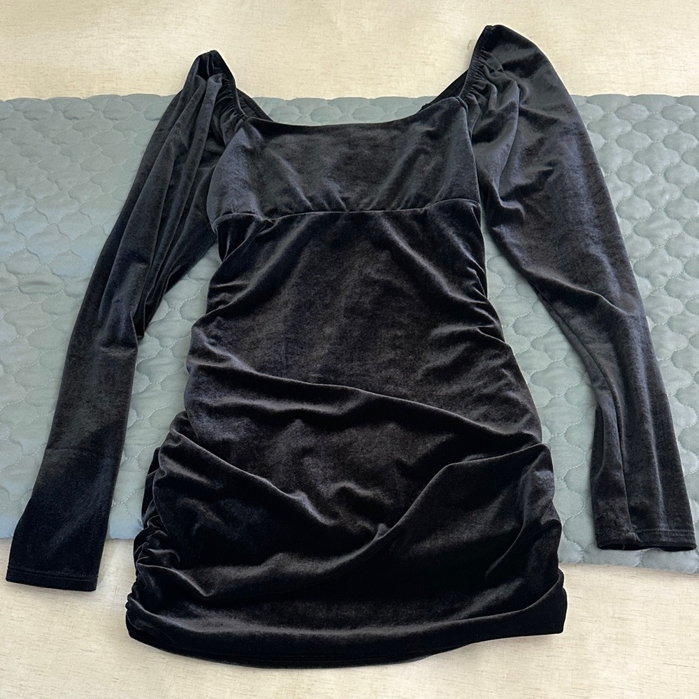 Wild Fable- Black Velvet Long-Sleeve Ruched Mini Dress